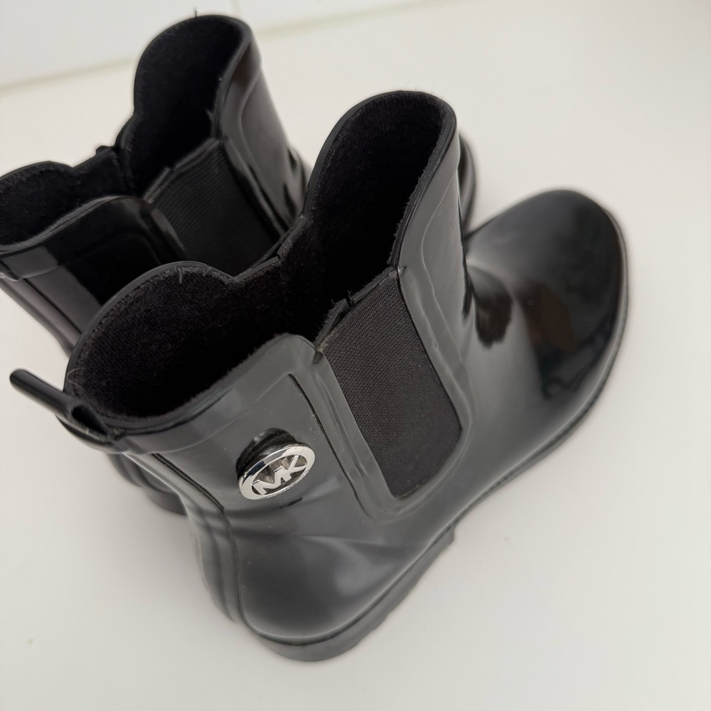 Michael Kors Women’s Black Glossy Patent Chelsea Rain Boots Logo Ankle Size 8M - Picture 4 of 6